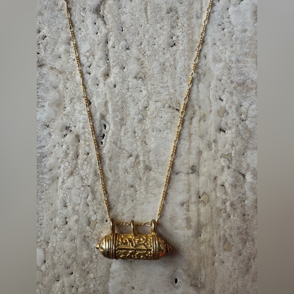 Gold Plated Artisan Keepsake Pendant and 18k Gold Filled 20” Chain - Picture 6 of 12